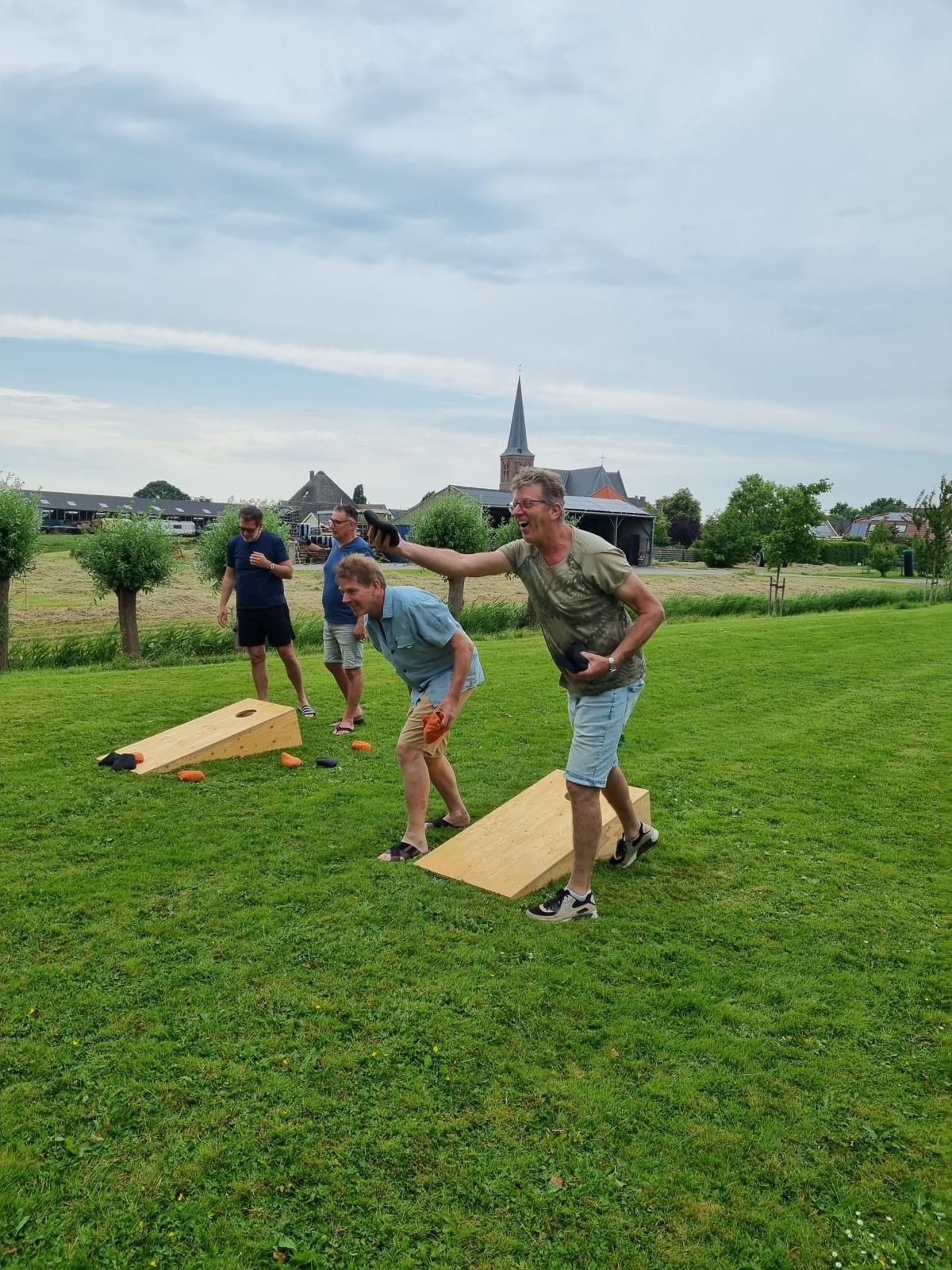 Cornhole met het Dorpsveilingcomité